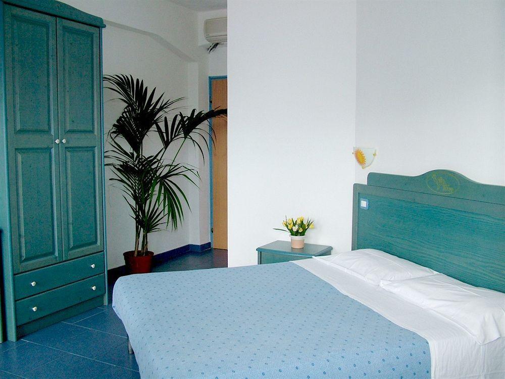 Oasi Azzurra Aparthotel Messina Exterior foto