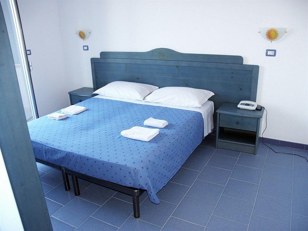 Oasi Azzurra Aparthotel Messina Exterior foto