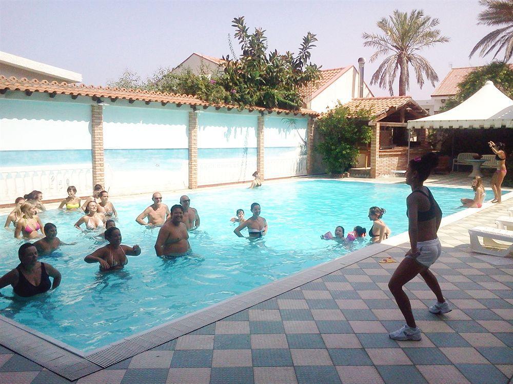 Oasi Azzurra Aparthotel Messina Exterior foto