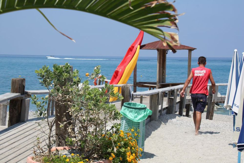 Oasi Azzurra Aparthotel Messina Exterior foto