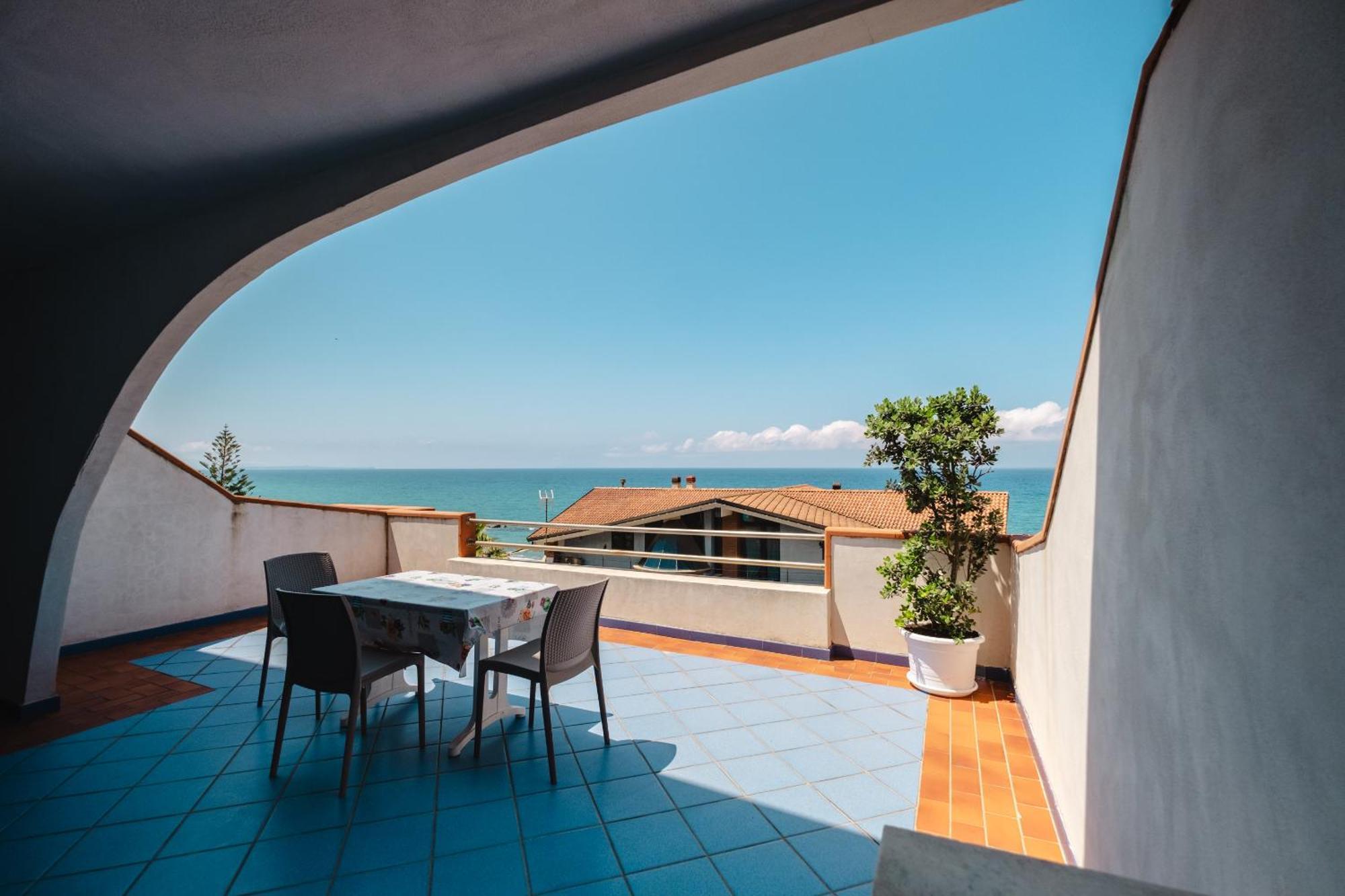 Oasi Azzurra Aparthotel Messina Exterior foto