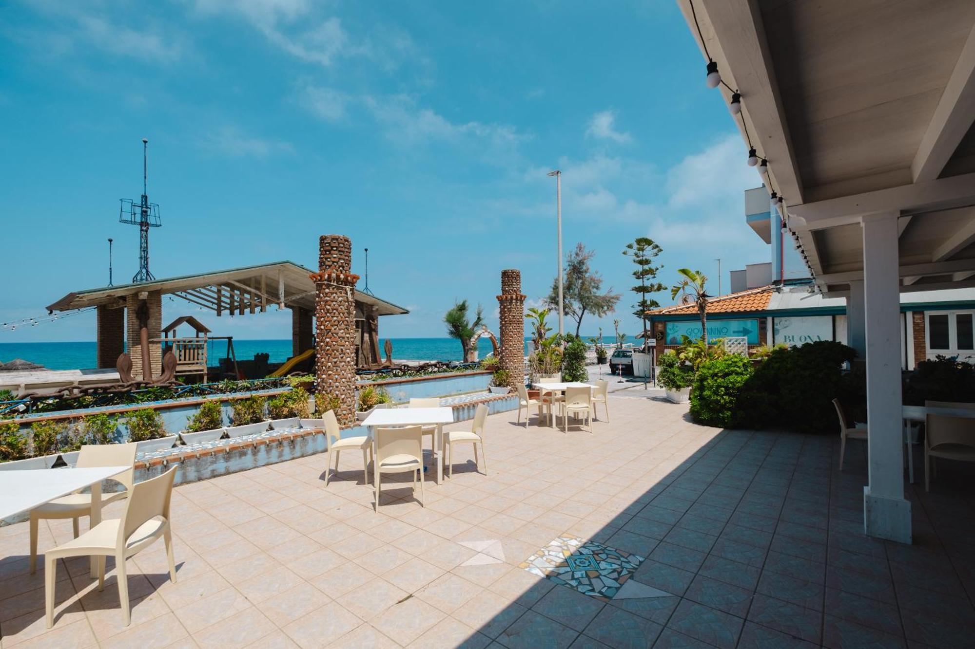 Oasi Azzurra Aparthotel Messina Exterior foto