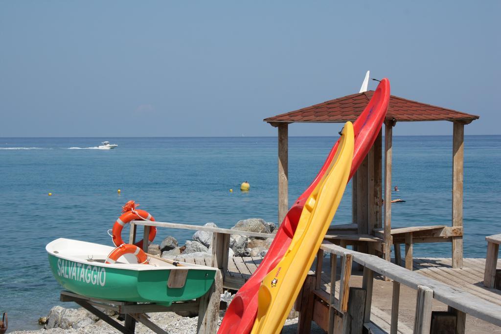 Oasi Azzurra Aparthotel Messina Exterior foto