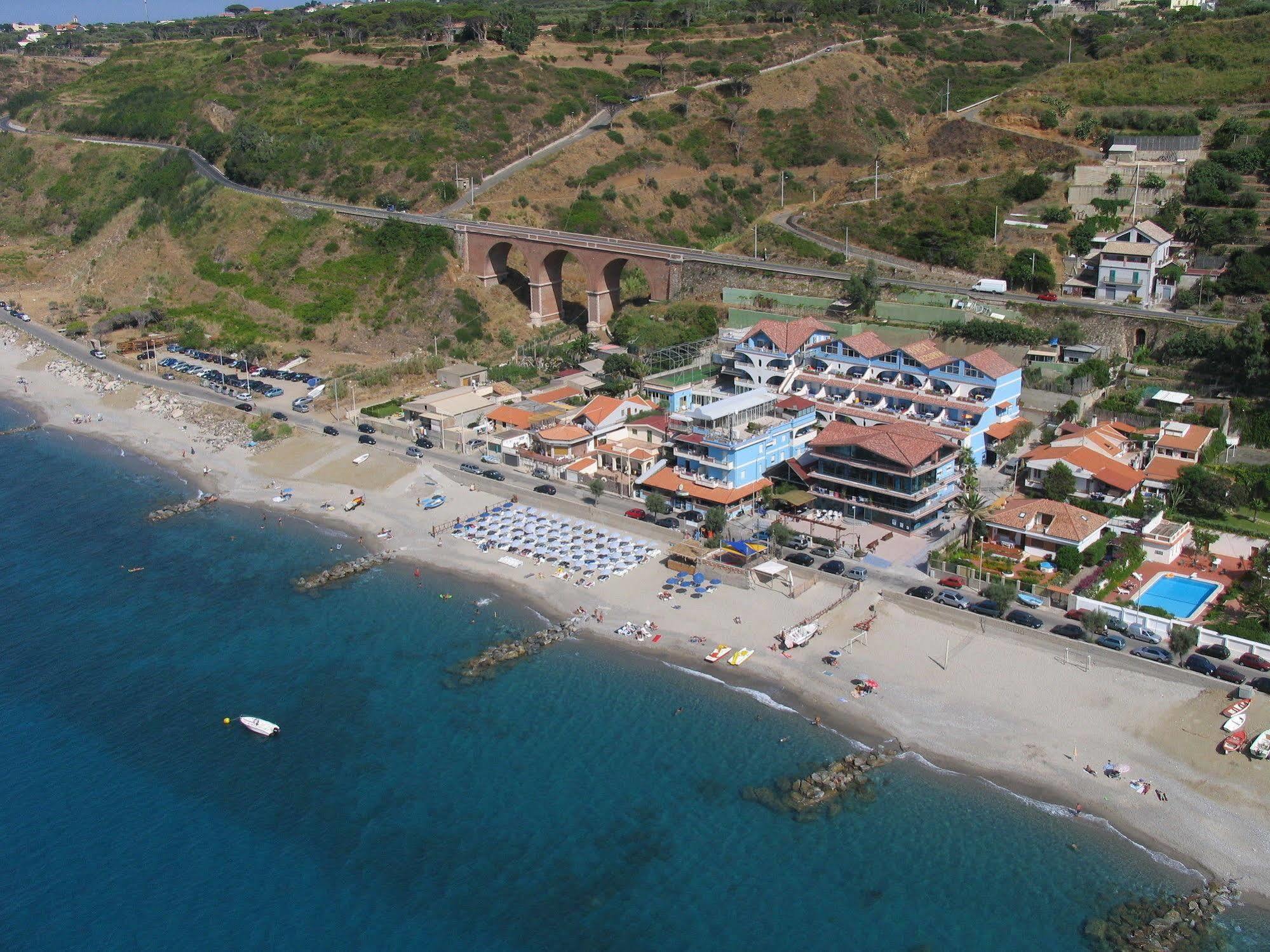 Oasi Azzurra Aparthotel Messina Exterior foto