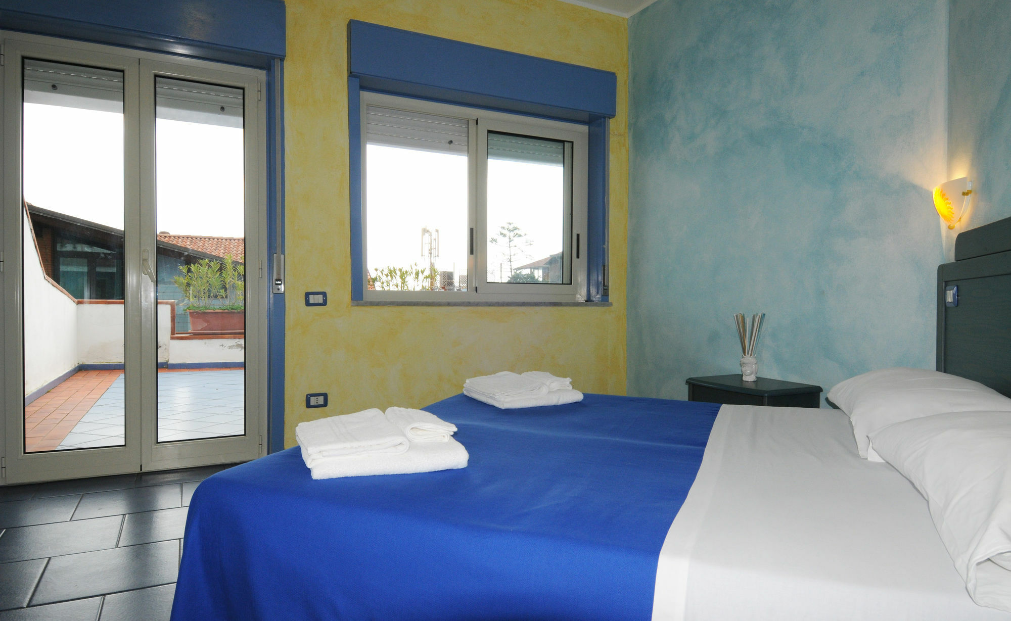 Oasi Azzurra Aparthotel Messina Exterior foto