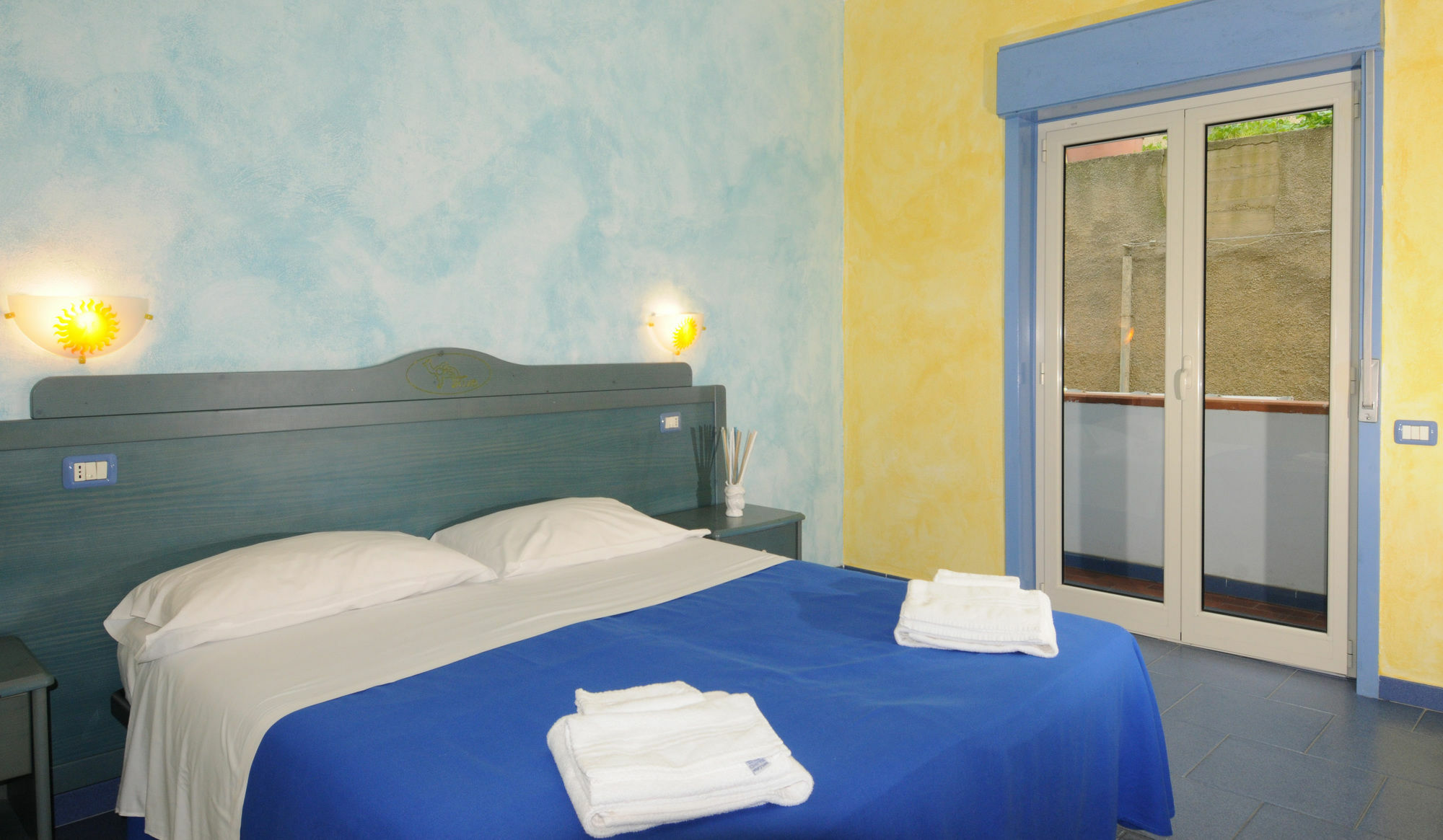 Oasi Azzurra Aparthotel Messina Exterior foto